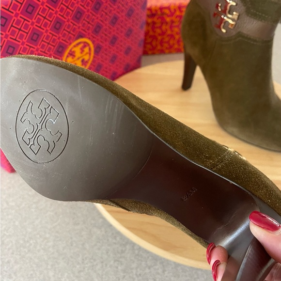 NWOT. Tory Burch ankle boots size 8,5 - Picture 7 of 15